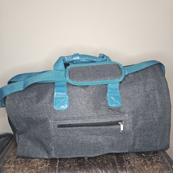 Altitude 20" Grey Garment Duffle Bag NWT - Picture 3 of 3
